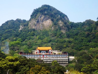 遠眺1016號保安林 下方為凌雲禪寺(新竹林區管理處提供)